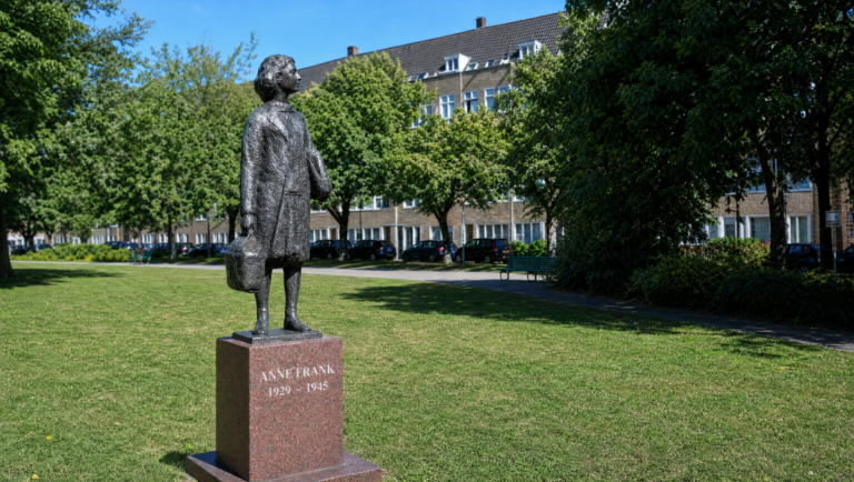 Anne Frank & the Jewish Quarter: Private Guided Walk in Amsterdam