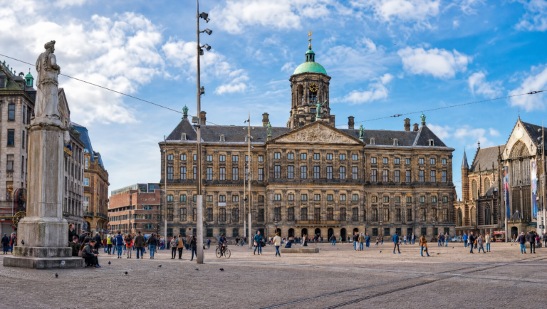 Royal Palace & Dam Square: Private Guided Tour in Amsterdam