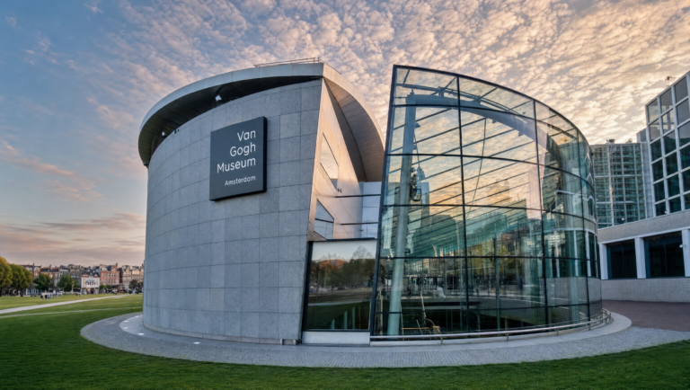 Van Gogh Museum Guided Tour in Amsterdam: Private, Ticket Included